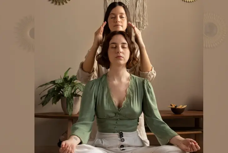 Image by Freepik | Spiritual telepathy practice of transmitting thoughts and emotions bypassing physical or verbal communication.
